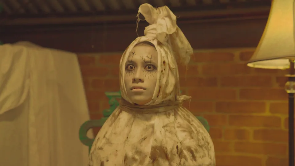 H Untuk Hantu — detail 3